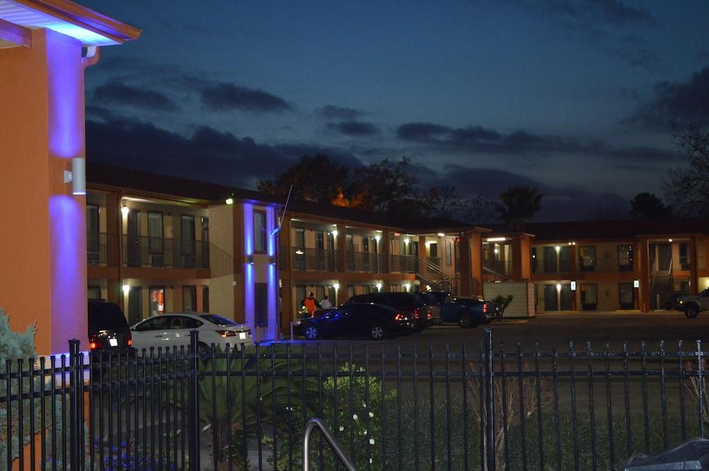 Econo Lodge Lake Charles University Area Eksteriør billede