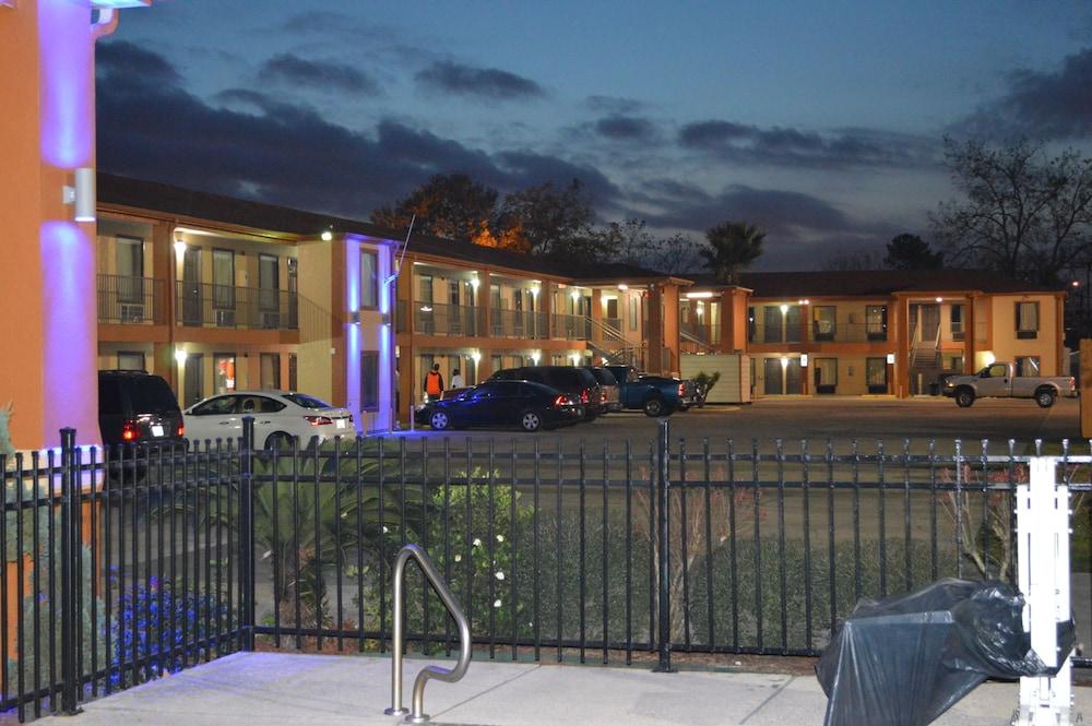 Econo Lodge Lake Charles University Area Eksteriør billede